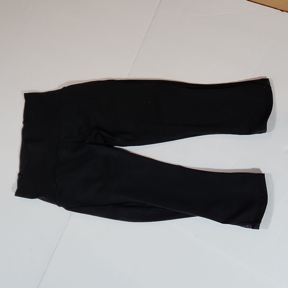 lululemon Capri Leggings Mesh Detail in Black Size 4 - Picture 3 of 7